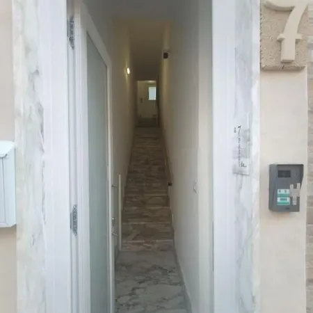 Appartamento A7passi Da - Pietra Leccese -bagno Privato - Angolo Cottura - Ingresso Semi-indipendente - Wi-fi *